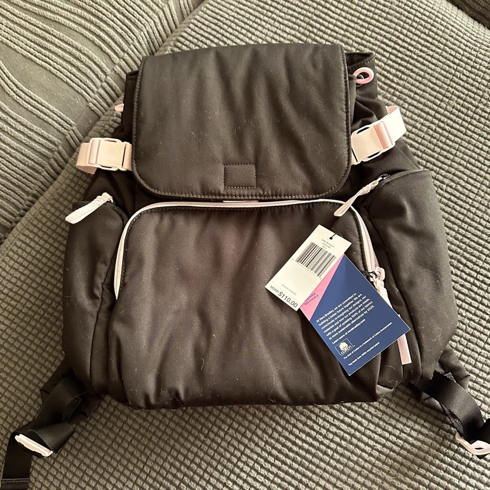 Vera Bradley backpack NEW never used
Tons of pockets